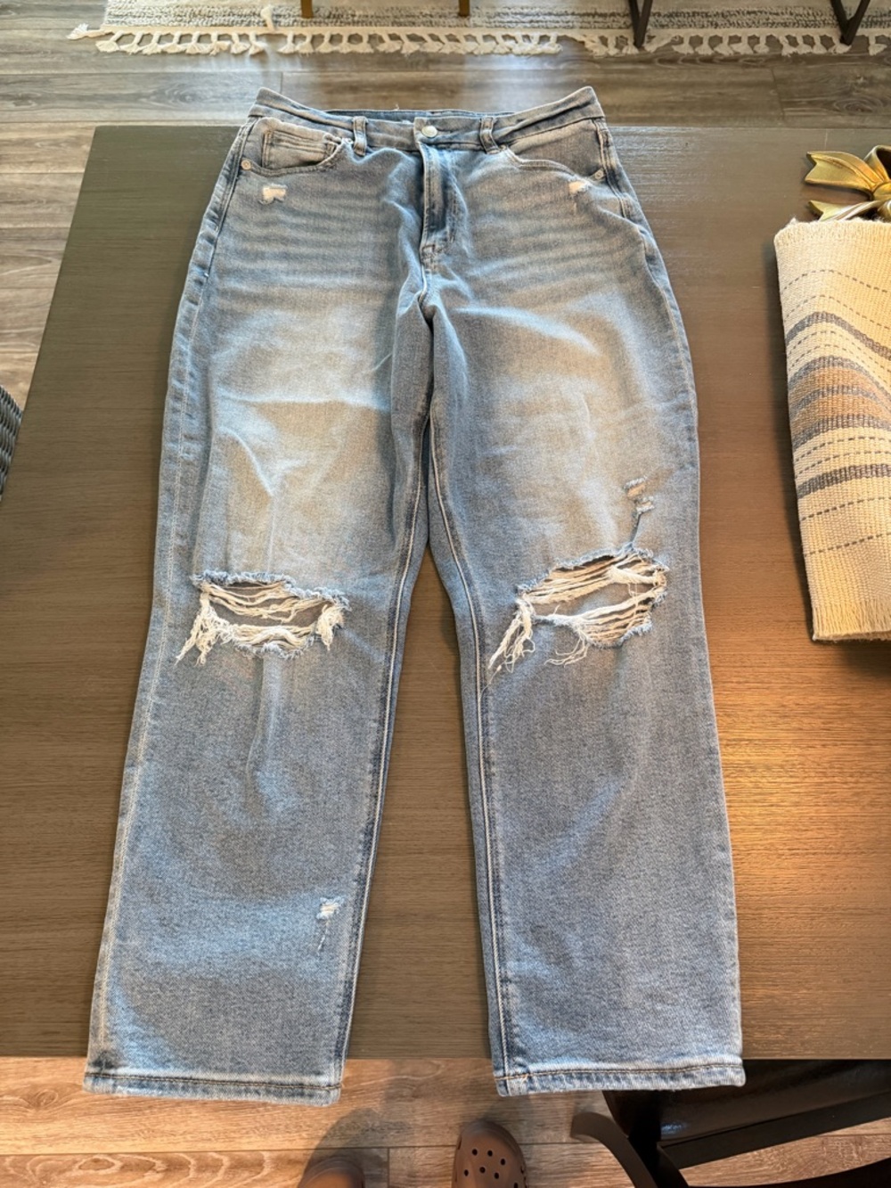 American Eagle Outfitters Light Blue Distressed Boyfriend Jeans 8S high rise